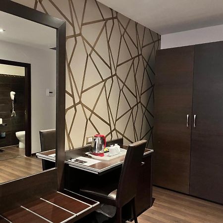 Catone District Hotel Рим Екстериор снимка